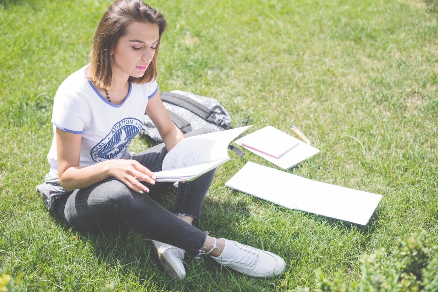 Laboratorio di sviluppo AR con studenti che lavorano su progetti mobile